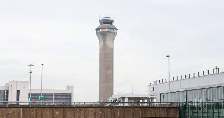 Newark Airport dealing with delays as FAA limits flights due to equipment issues