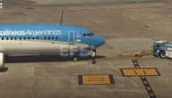 Protesta de controladores aéreos afecta vuelos y a 15.000 pasajeros en Argentina