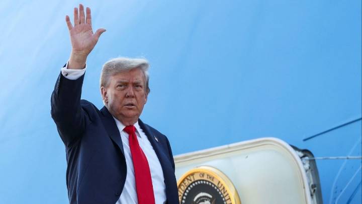 Trump Heads to ‘High Stakes’ Alaska Summit With Putin on Ukraine