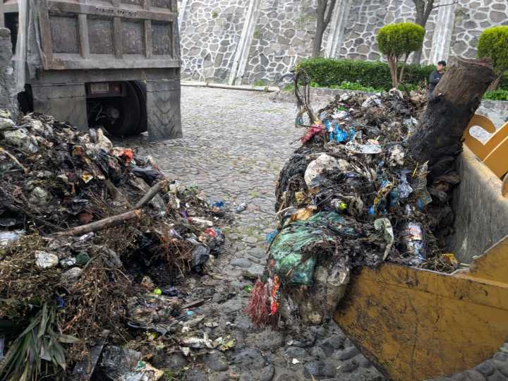 Retiran 8 toneladas de basura del Parque El Calvario en Toluca