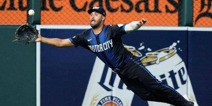 Riley Greene makes two diving catches against Angels