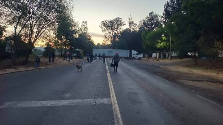 Bloqueo carretero en Zamora e Ixtlán, pobladores denuncian extorsiones