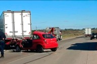 Choque entre camión y automóvil dejó una mujer internada en terapia intensiva
