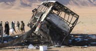 Afganistán: Al menos 76 muertos al incendiarse un autobús con deportados últimas