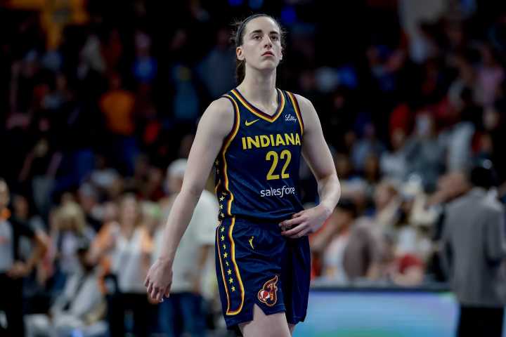 Caitlin Clark estrena logotipo exclusivo con Nike