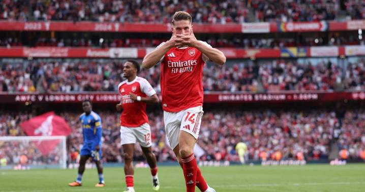 Mikel Arteta's masterful decision as Arsenal tear apart woeful Leeds United