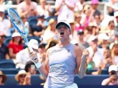Swiatek swamps Rybakina, to face Paolini in Cincinnati final