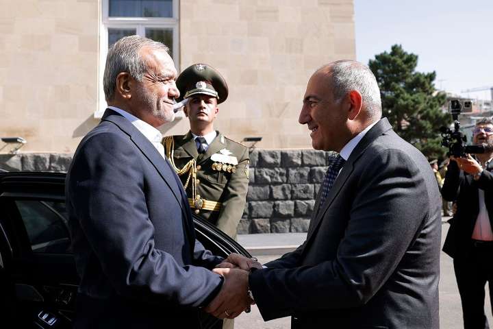 Pashinián asegura a Irán que Armenia garantizará la seguridad del 'corredor de Trump'