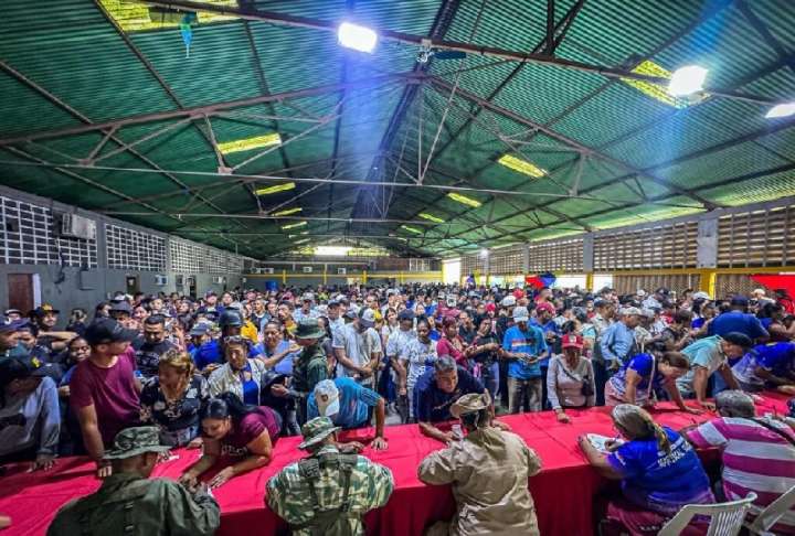 Venezolanos atienden el llamado a la defensa de Venezuela