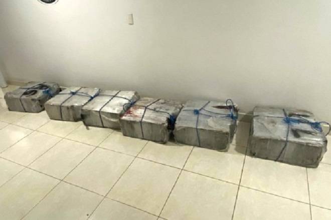 Vinculan a proceso a sujeto hallado con 300 kilos de cocaína en Ensenada 