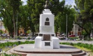 Acto oficial en la Plaza central