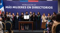 Boric promulgó la ley para aumentar la presencia de mujeres en directorios de grandes empresas