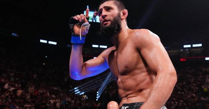 Chimaev derrotó a Du Plessis por la UFC 319: El 'Lobo' se consagró campeón mundial en el peso medio