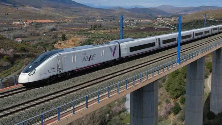 Interrumpida la línea ferroviaria Madrid-Galicia por un incendio en Orense