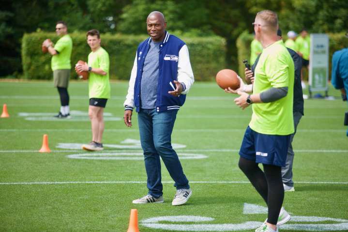 Local military members train with Seahawks legend for a day