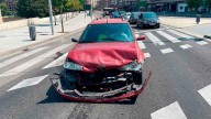 Provoca un accidente en Zaragoza y huye tras abandonar su coche en plena Avenida de Madrid