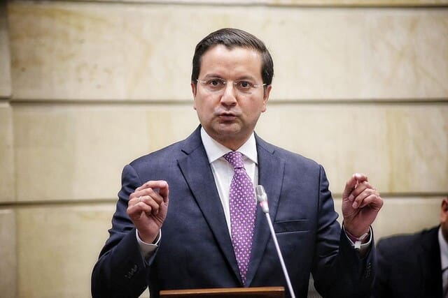 David Luna propone que haya un solo candidato de oposición para el 2026, en honor a Miguel Uribe