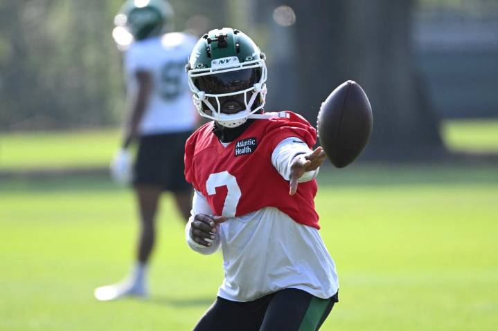 Tyrod Taylor undergoes knee surgery to complicate Jets’ QB situation