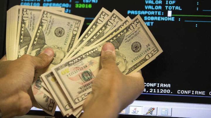 ¿Cuál será el precio del dólar al cierre de agosto? Estas son las cuentas de una importante entidad financiera