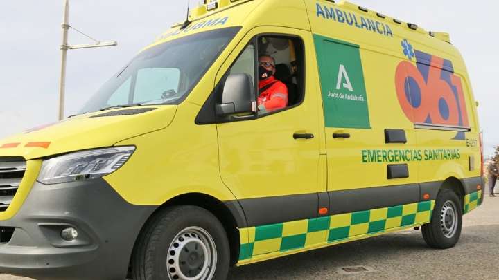 Muere en una colisión entre un turismo y dos motocicletas en Málaga