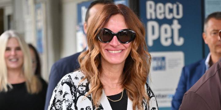 La original chaqueta de Julia Roberts a su llegada a Venecia con la cara del director de cine Luca Guadagnino