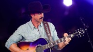 Watch this country music star dunk live on The Pat McAfee Show