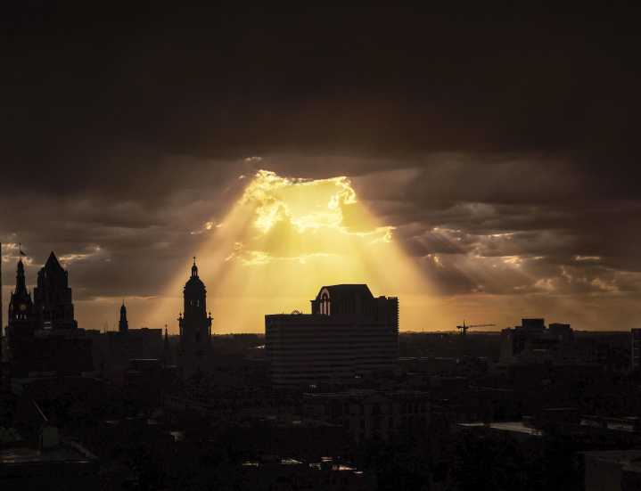How a Local Photographer Snapped This Heavenly Downtown Photo
