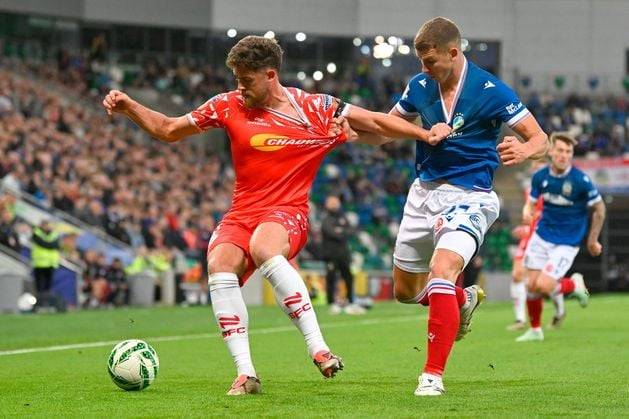 Linfield v Shelbourne | Visitors take huge step towards Conference League with first half double