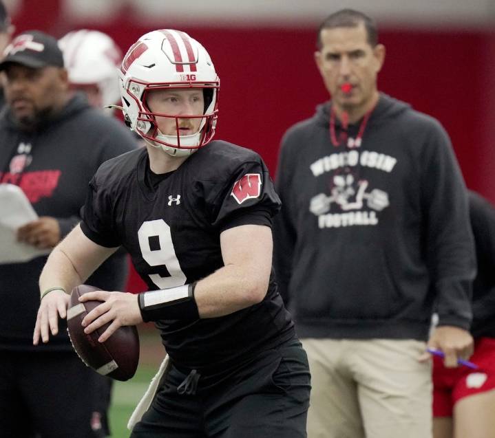 Deadspin | Wisconsin unveils new QB, RB and OC against Miami (Ohio)