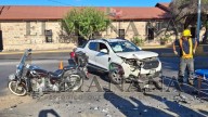 Nuevo Laredo: camioneta invade carril y embiste a motociclista; conductor salió volando por los aires