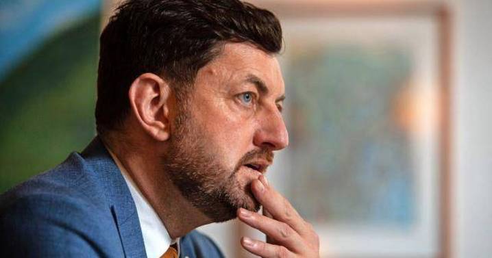 Former Edinburgh council leader 'welcomed back' by Labour group as he attends full council