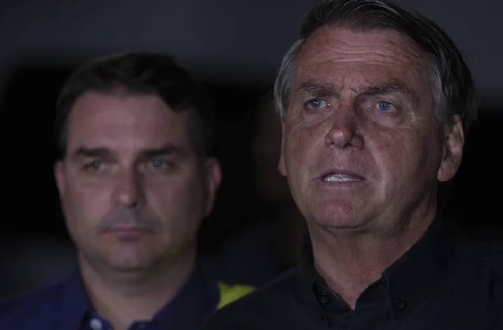 El Supremo ordena reforzar la vigilancia en la casa de Bolsonaro por un «riesgo de fuga»