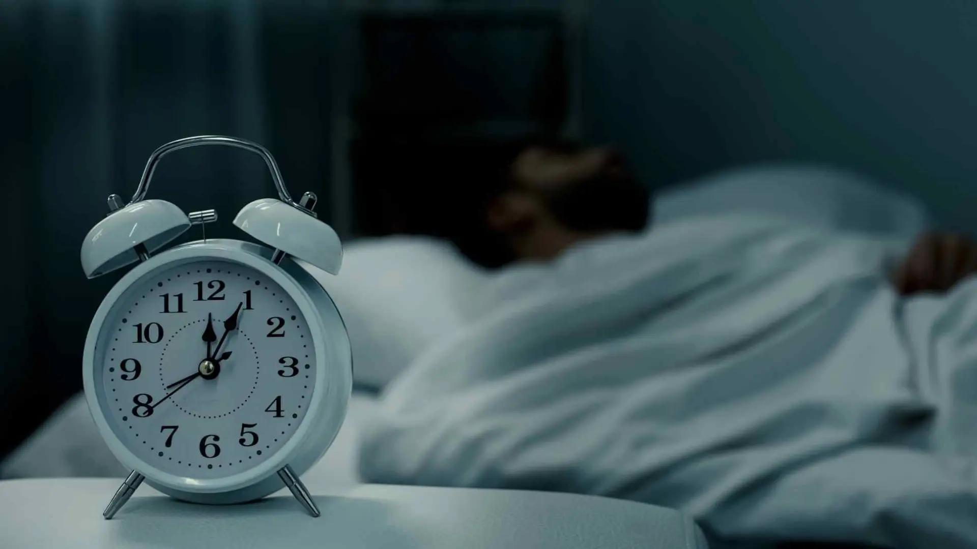Qué significa despertarse a las 3 de la madrugada de manera recurrente, según la numerología