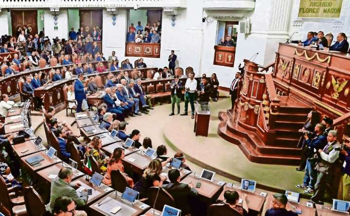 Morena avanza poco en el Congreso