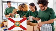 No solo recibirlas: así puede dar despensas gratis en Florida si quiere ayudar a otros