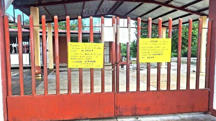 San Felipe Orizatlán: Padres de familia de escuela primaria protestan contra exdirector