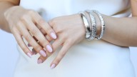 De uñas francesas a manicure elegante, los nail art que estarán de moda todo el 2025