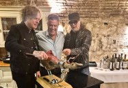 Europe se da un homenaje de productos típicos salmantinos tras su concierto