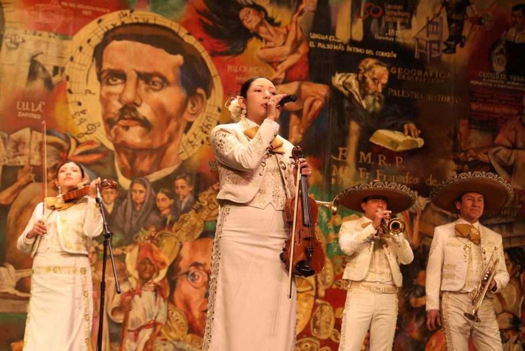 Celebran al Teatro Macedonio Alcalá en su 116 aniversario