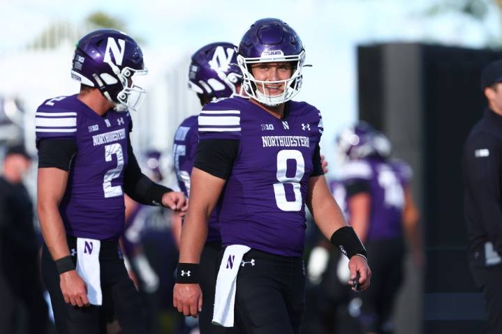 No. 4 Oregon begins Big Ten title defense at Northwestern