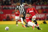 Liverpool signs Isak from Newcastle for British-record fee of $170 million