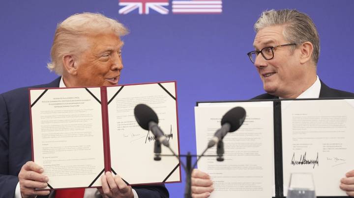 Trump and Starmer sign a tech deal before holding private talks on tariffs and war