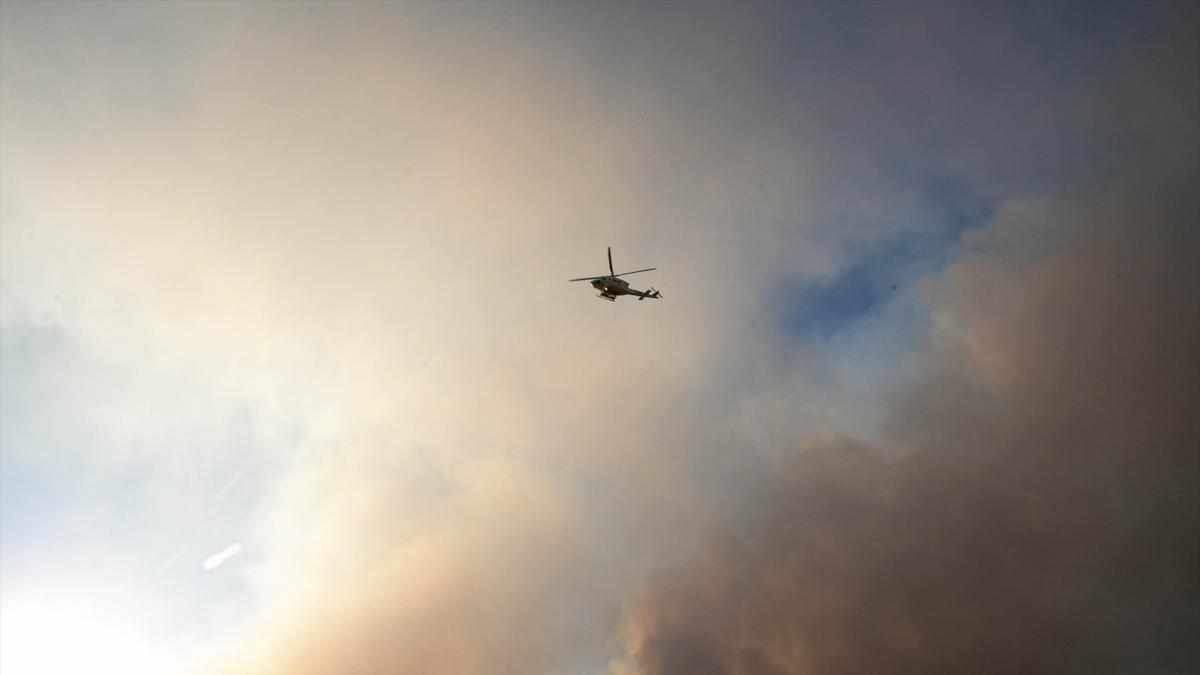 El incendio de Peñalba de la Sierra entra en la provincia de Segovia y obliga a desalojar la localidad de Riofrío de Riaza