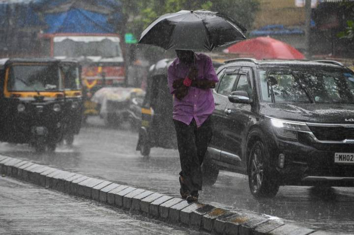 Mumbai Rains Today LIVE Updates: IMD issues red alert for Mumbai, 5 other districts as heavy rain death toll crosses 10