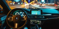 Cinco hábitos que debes evitar al conducir un vehículo automático por primera vez
