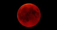 Best times to see lunar eclipse 'blood moon' in the UK tonight