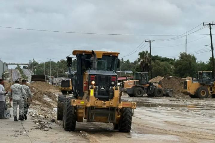 Víctor Castro solicitará a Sheinbaum financiamiento para puente en San José del Cabo