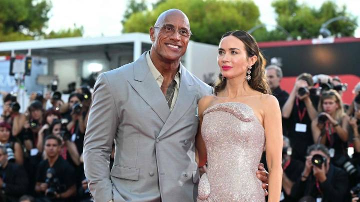 Dwayne Johnson y Emily Blunt se lucen en 'The Samshing Machine', un filme con olor a Oscar