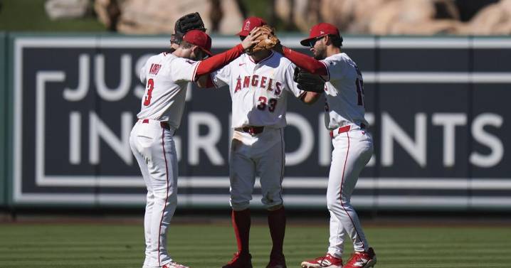 Travis d'Arnaud's RBI double in eighth inning lifts Angels to 4