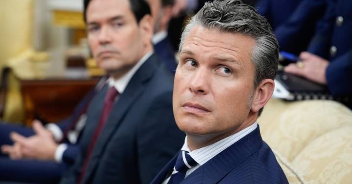 ¿Es un encuentro normal? Secretario de Guerra de EU se reúne con sus principales comandantes
